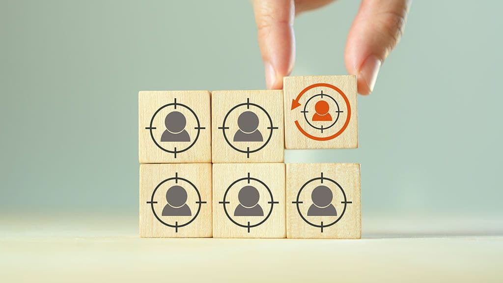 Ein User wird im Retargeting wird wieder ins Visier genommen.